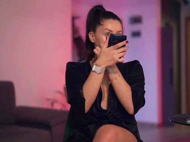 Adallinee on BongaCams 