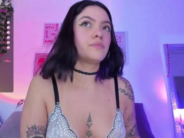 AnnieHuntters on BongaCams 