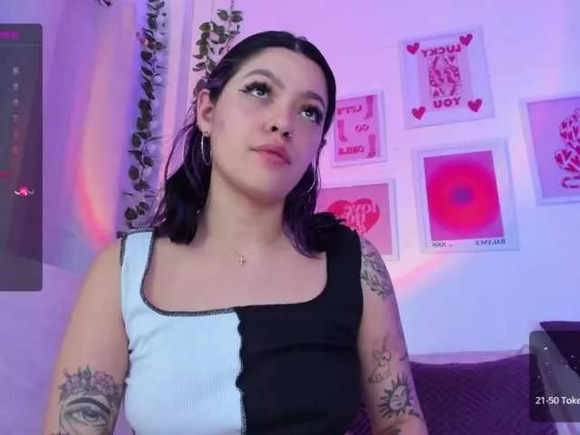 AnnieHuntters on BongaCams 