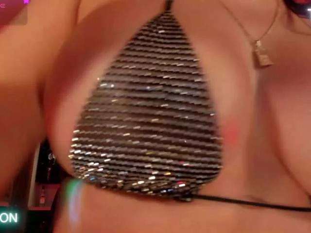 DannieSmith1 on BongaCams 