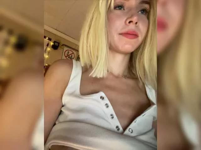 kika-Co on BongaCams 