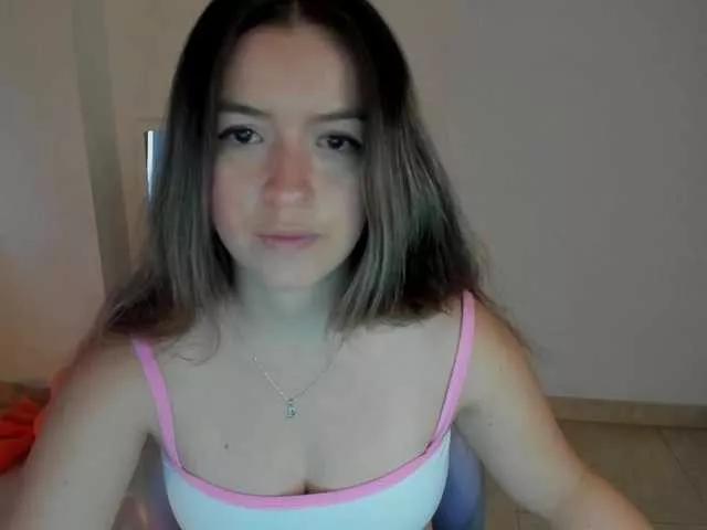 littleDanni on BongaCams 