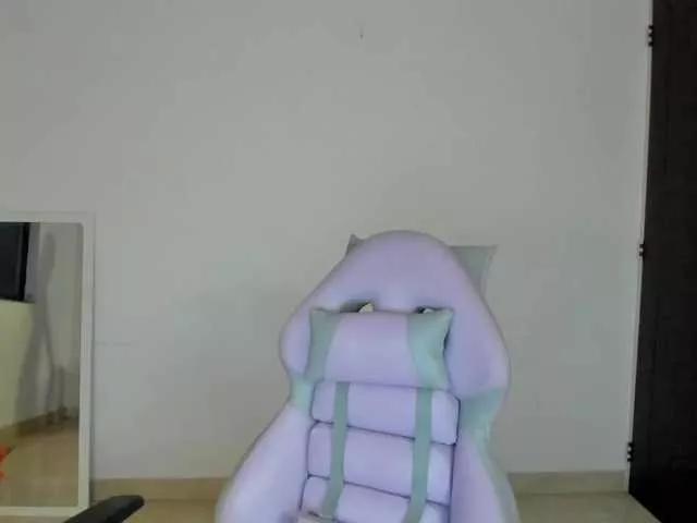littleDanni on BongaCams 