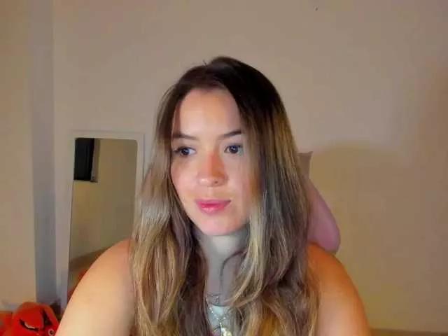 littleDanni on BongaCams 