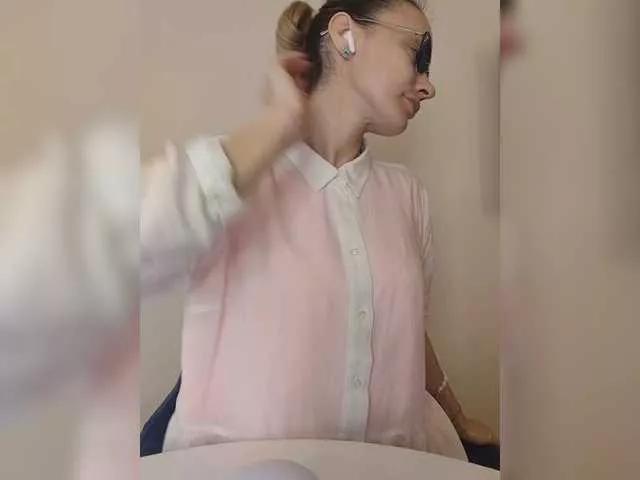 Lola3000 on BongaCams 