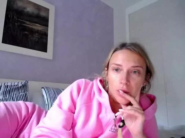merrybaby on BongaCams 