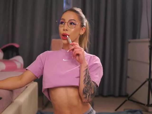 NyrobiNova on BongaCams 