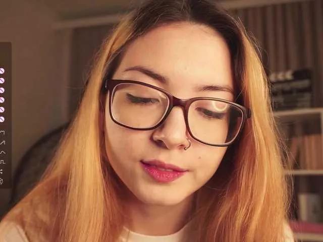 Pussy-Pikmi on BongaCams 