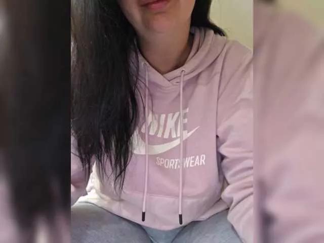 YoungHotMom on BongaCams 