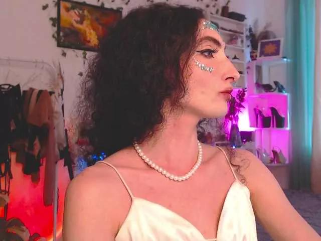 YourNylonQueen on BongaCams 