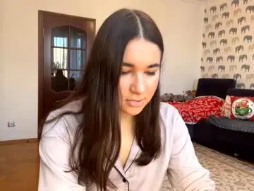 catalinakrumm — Goall: show my shoulder * Hey, my name is Robbi suggest a movie for tonight * I am #18 years old, #shy #small #teen #young [48 tokens remaining]