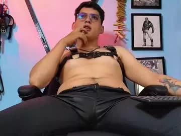 dom2travelers_sm on Chaturbate 
