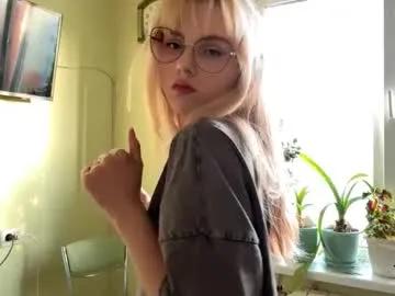 donettastrowbridge — 4 day CB Goal:  Squeezing my boobs close-up    #shy #new #blonde #18 #young [60 tokens remaining]