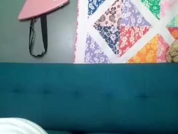 flanneldong — dinosaur tails show off [153 tokens left]