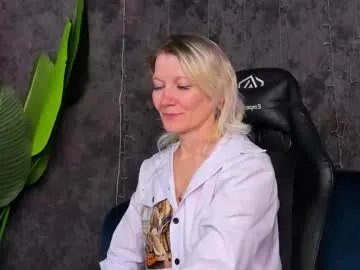 julie_lucasss — GOAL: show collarbone [0 tokens remaining] Share the pleasure of today with me! #new #milf #mature #skinny #blonde