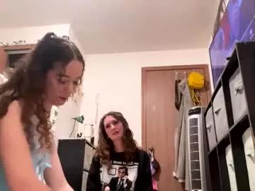 kylieexoxoxo2432 on Chaturbate 