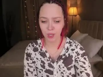 monica__queen — GOAL: Stand up and show my body  [22 tokens remaining] Welcome to my room! #nonude #shy #redhead #curvy #valentinesday