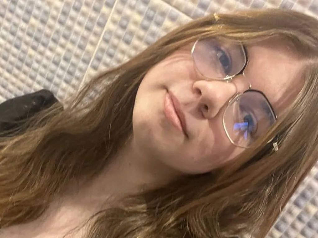 AminaBlooms — I enjoy attention, meaningful conversations, playful flirting, and kind, respectful people. I love when there's mutual interest, good energy, and a sense of connection.