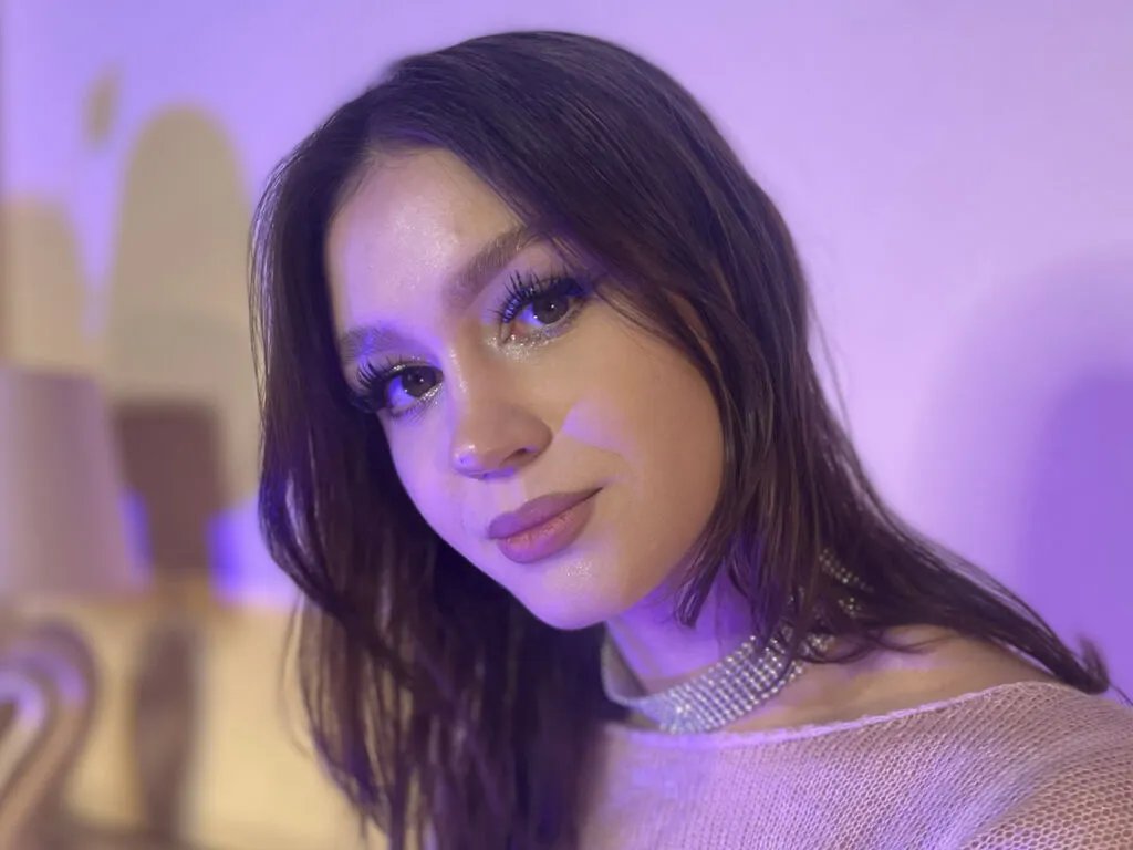 CarmenHill — It is important for me to feel comfort and respect, so I like leisurely conversations, smiles and light flirting without pressure