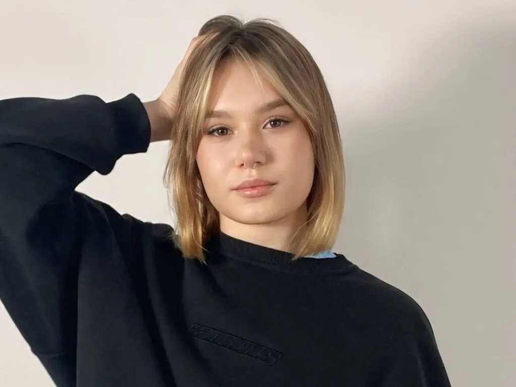 JoyeLatin — Deep conversations that turn playful, genuine compliments, people who know what they want, spontaneity, and when someone takes time to really get to know me. I love when the energy flows naturally and we both feel free to be ourselves.