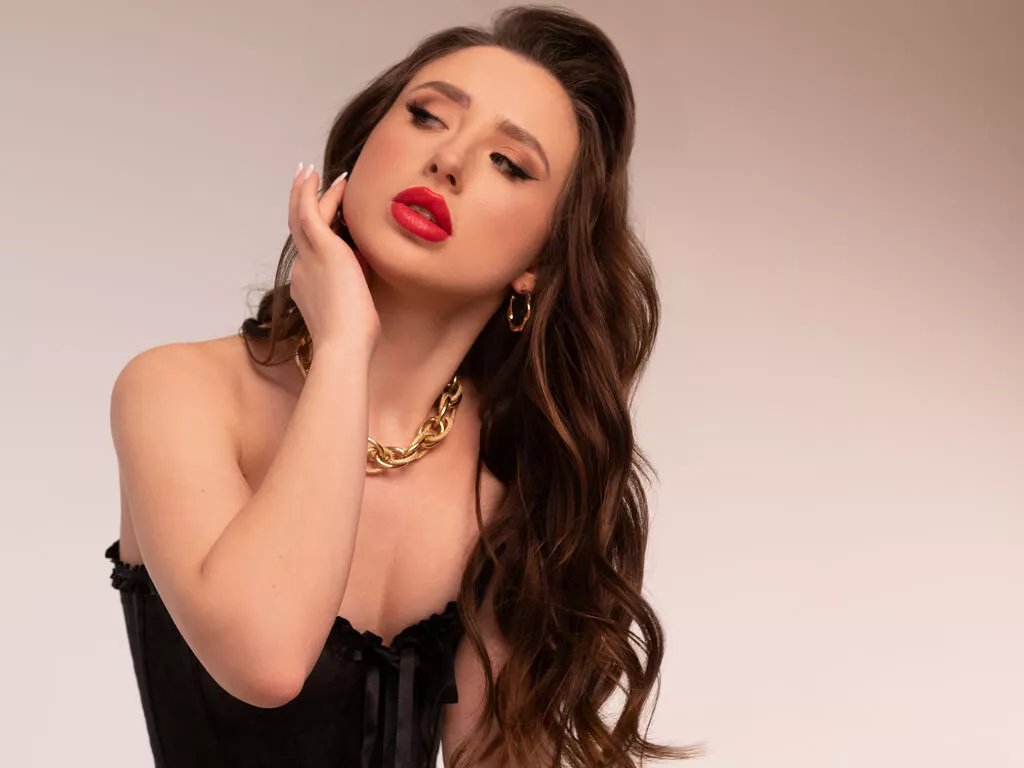 JuliCarter — I like to spend time in the company of intelligent men who know a lot about female beauty and sensuality.