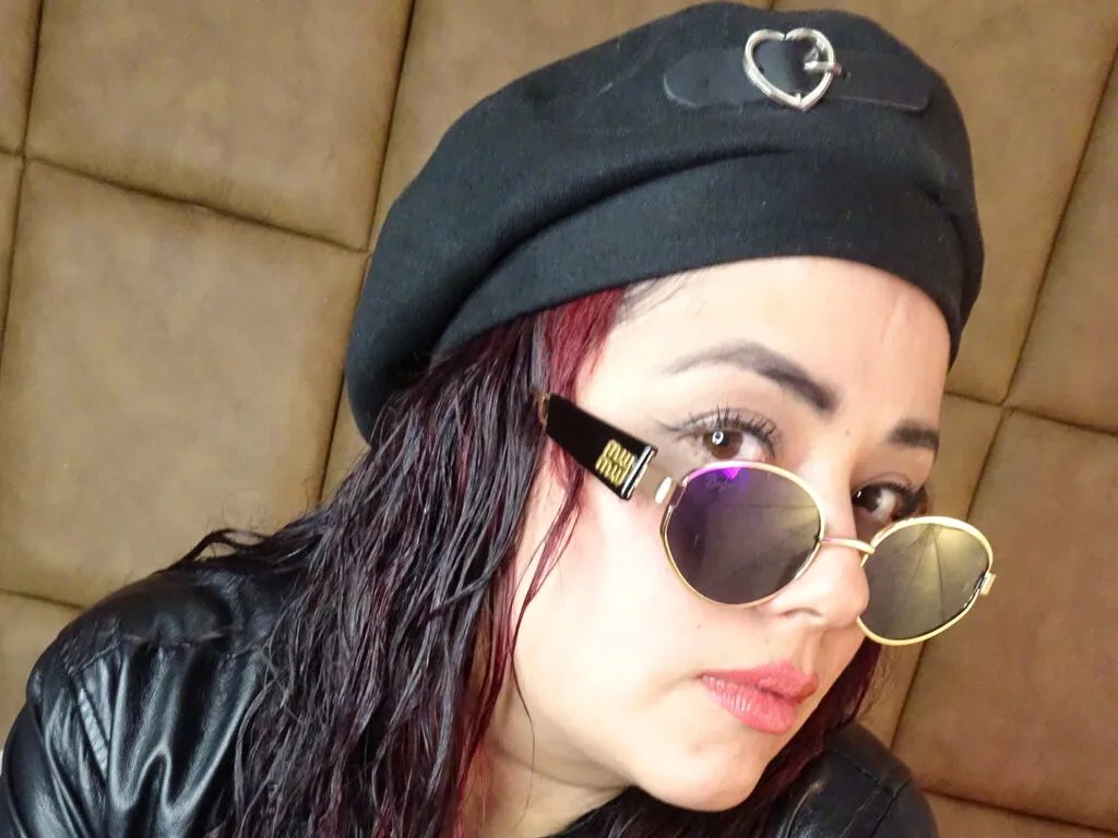 SandyGuzman — Smart flirting, intense looks, interesting conversations, and feeling a real connection that flows naturally.