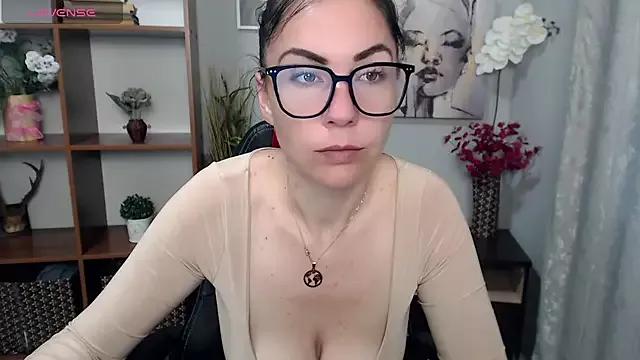 _CherryQueen_ on StripChat 