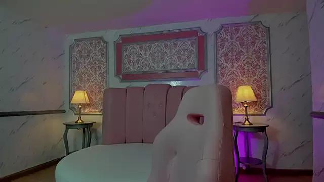 _EmmaAdamms on StripChat 