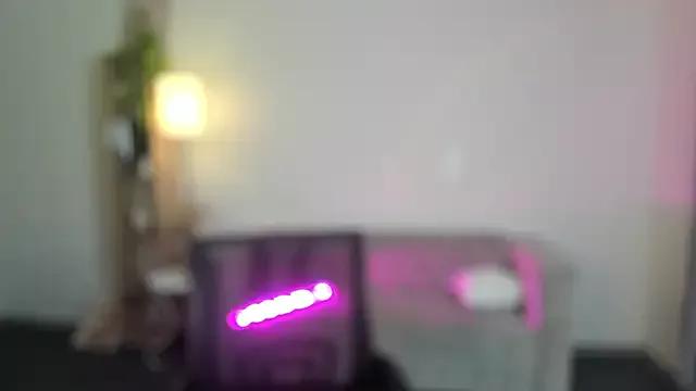 AkamaGlow on StripChat 