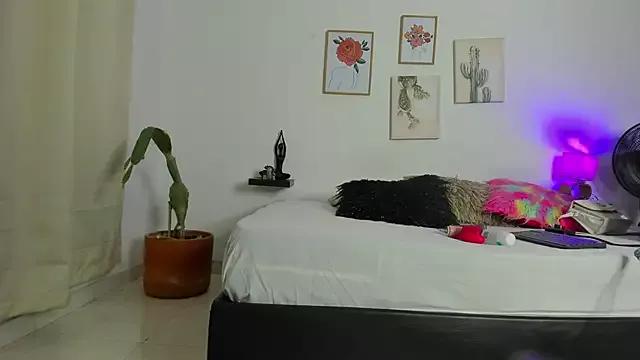 alana_111 on StripChat 