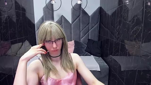 AlanaDreamy on StripChat 