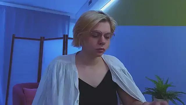 Alice_Birrd on StripChat 