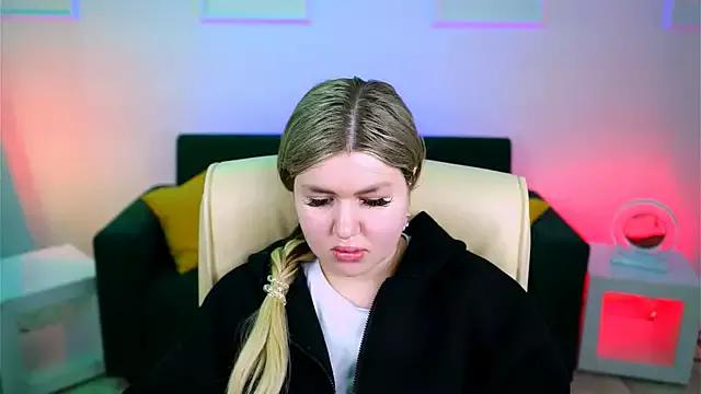 AliceRiwe on StripChat 