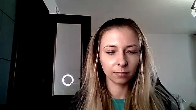 AlinedClucking on StripChat 