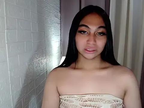 AlodiaMoore on StripChat 