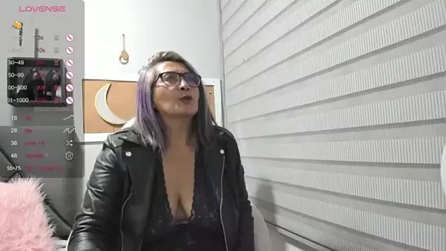 Amarantha_h on StripChat 