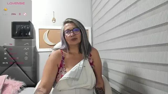 Amarantha_h on StripChat 