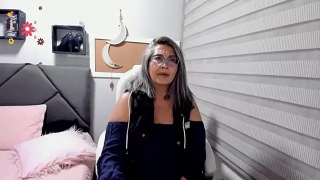Amarantha_h on StripChat 