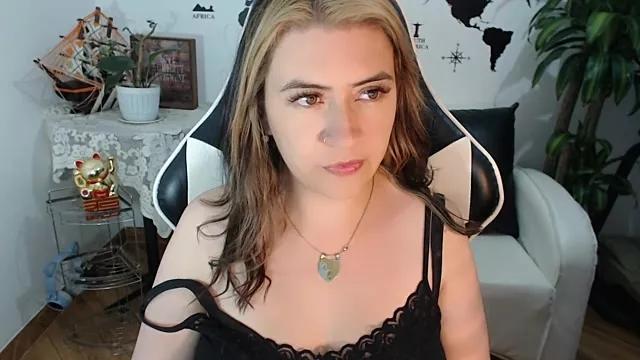 annihee on StripChat 