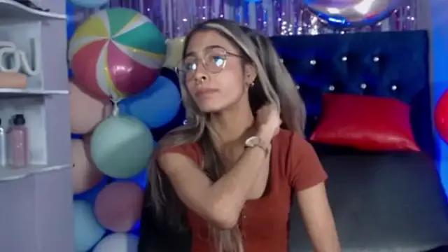 AnnyFlower18 on StripChat 