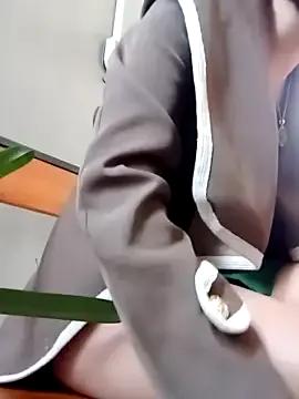 August_show on StripChat 