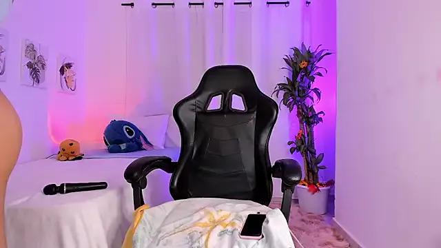 bamby_petite on StripChat 