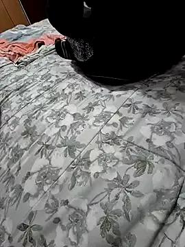 bella82 on StripChat 