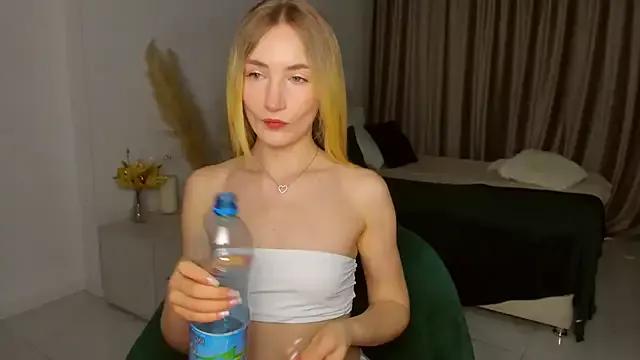 bella__rose on StripChat 