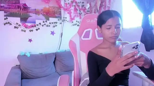 bella_brownm on StripChat 