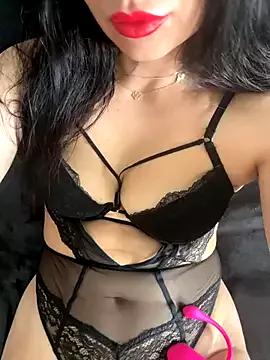 Bella_Quiny on StripChat 