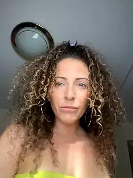 BellaT23 on StripChat 