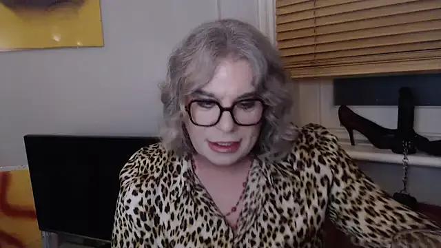 Bend4menow on StripChat 
