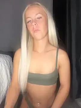 Blondebabee_x on StripChat 