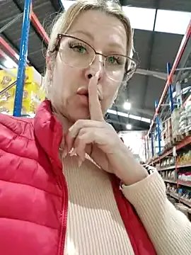 blondyruby —  TEASE ME 